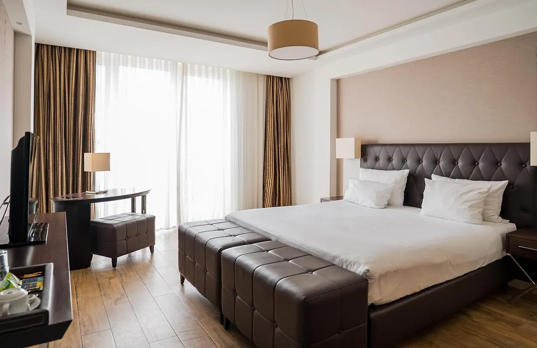 Homaris West Side (Adults Only)-1