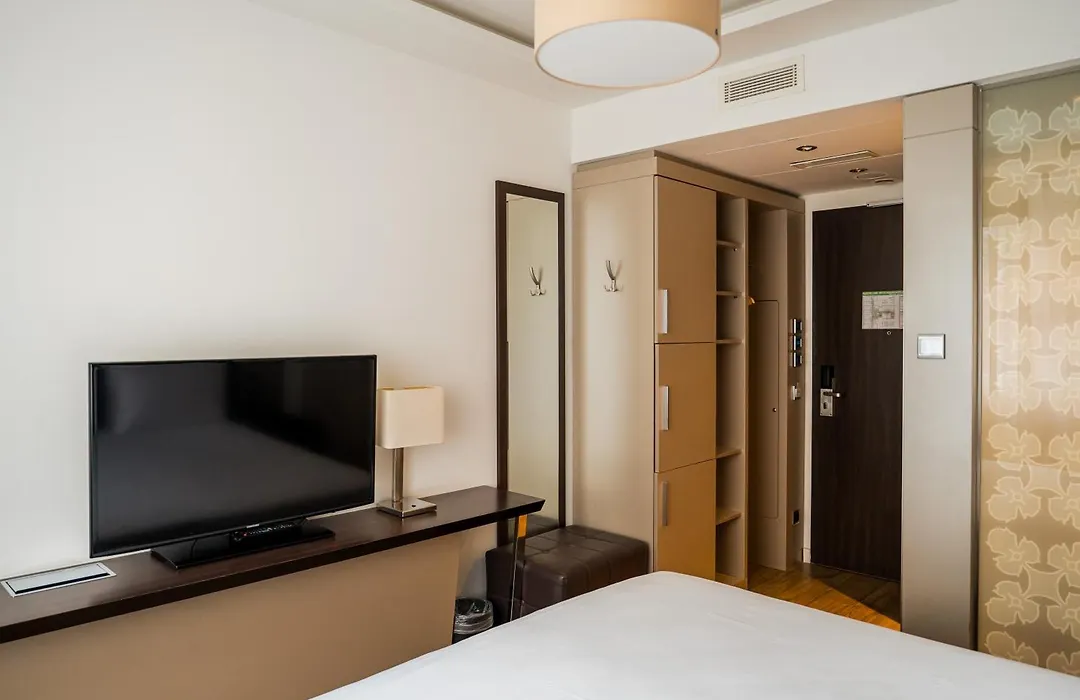 Homaris West Side (Adults Only)-1